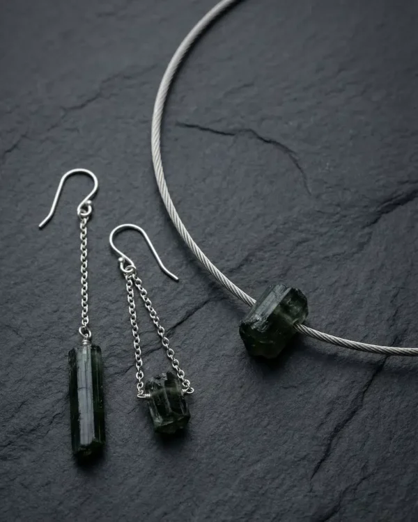 Offset form - Raw Tourmaline Choker & Asymmetric Earrings